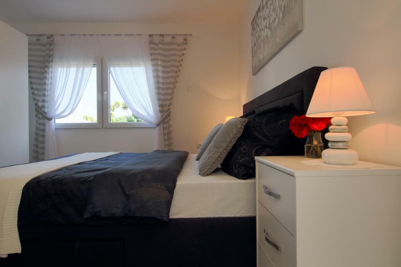 Appartamento Apartman Ana Otočac Esterno foto
