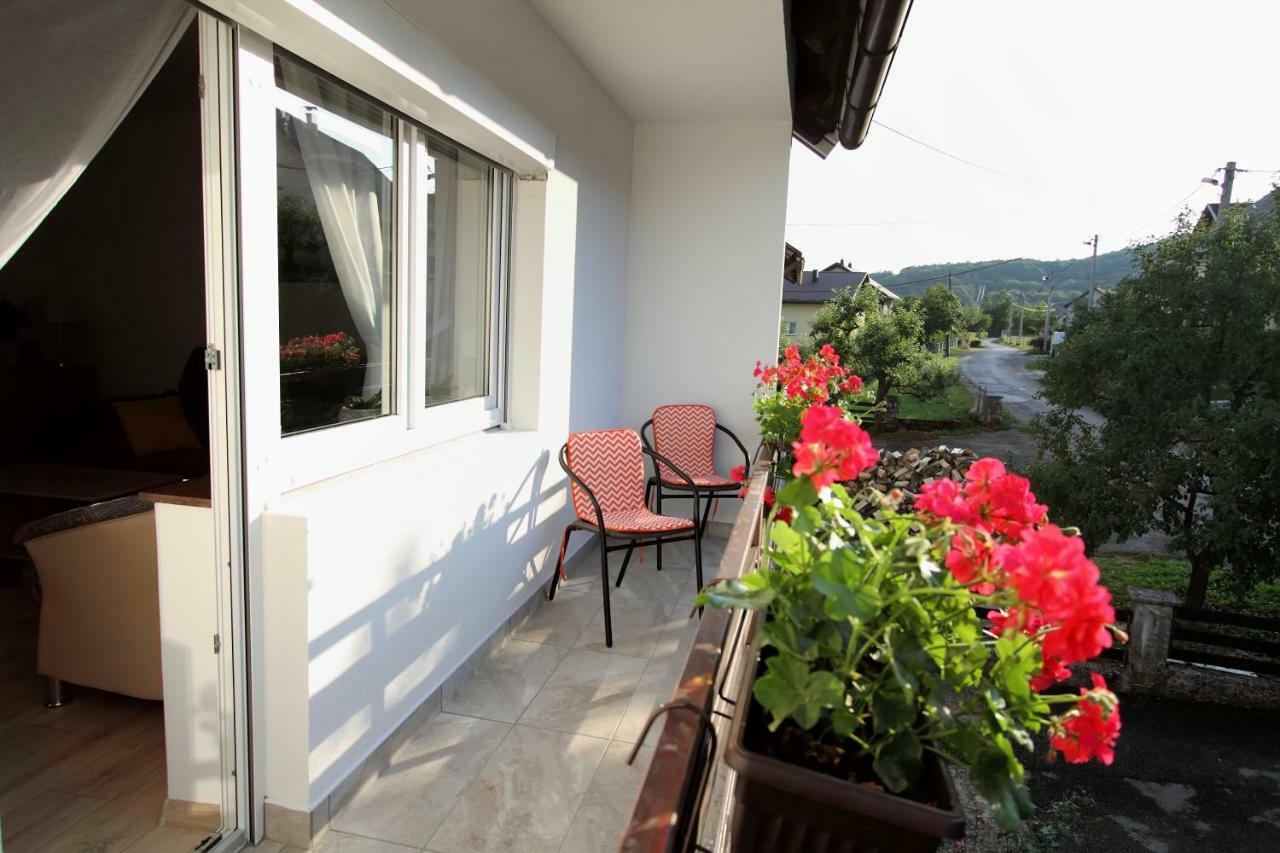 Appartamento Apartman Ana Otočac Esterno foto