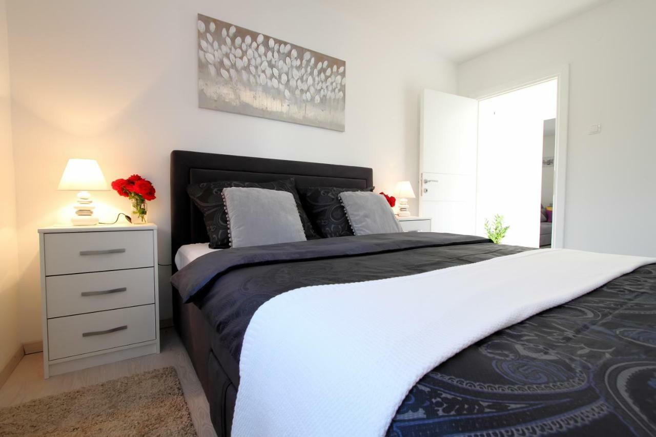 Appartamento Apartman Ana Otočac Esterno foto
