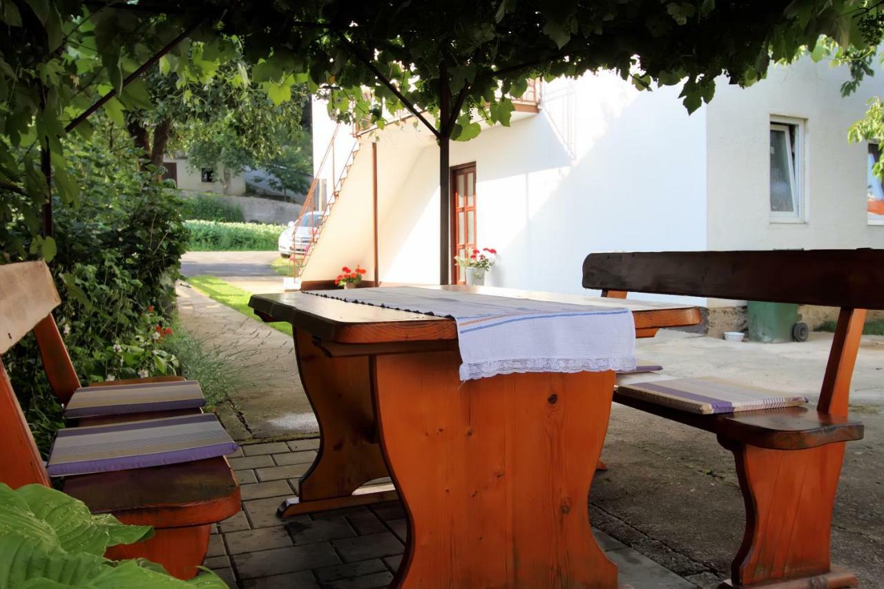 Appartamento Apartman Ana Otočac Esterno foto