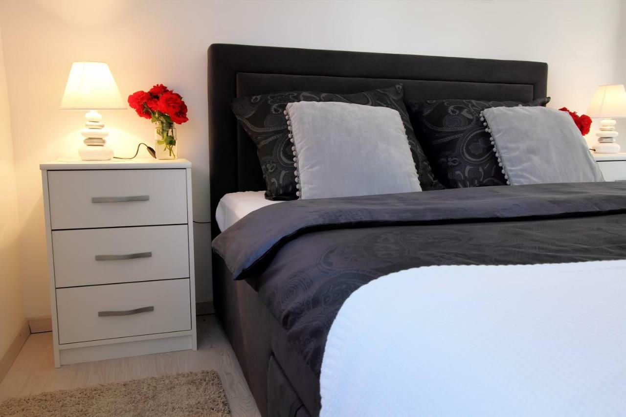 Appartamento Apartman Ana Otočac Esterno foto